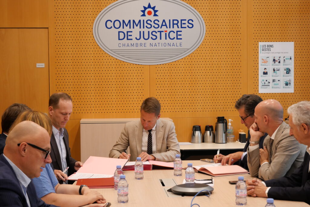 Signature d'une convention tripartite de partenariat entre les chambres nationale et régionale des commissaires de justice et l'Université Lumière Lyon 2