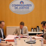 Remise du rapport de mission des ambassadeurs de l'amiable au ministre de la Justice